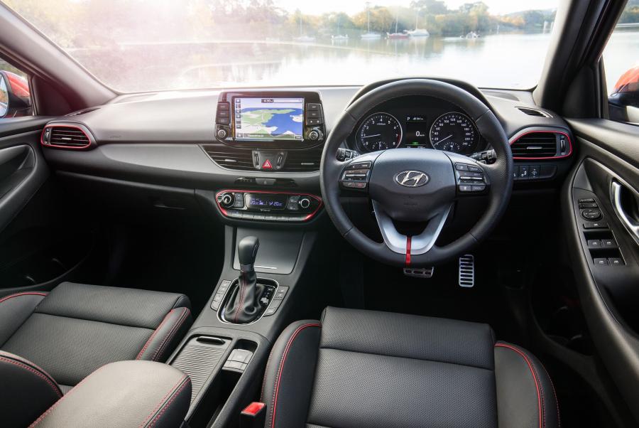 Торпедо Hyundai i30 SR 2017 года  (AU) (фото 20 из 34)